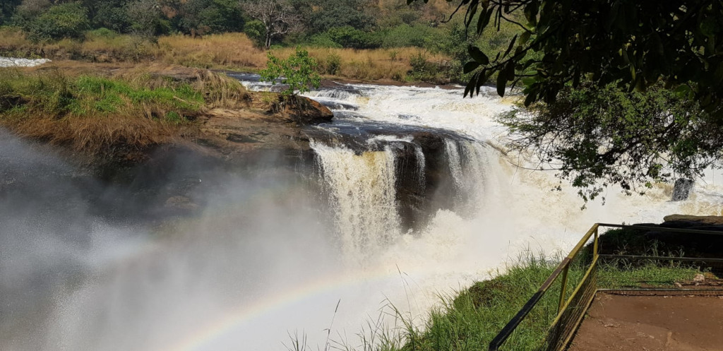 Die Falls. Mit Regenbogen.